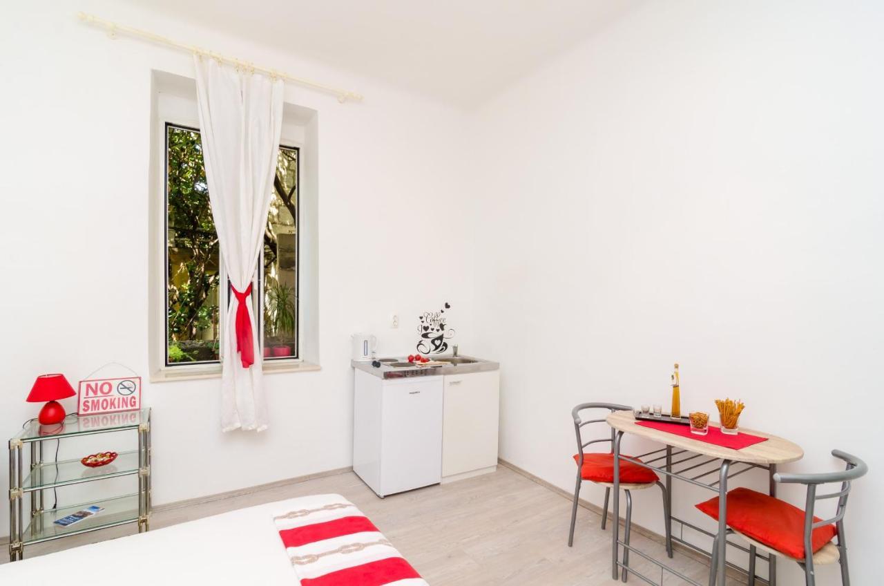 Apartment Caceris ดูบรอฟนิก ภายนอก รูปภาพ