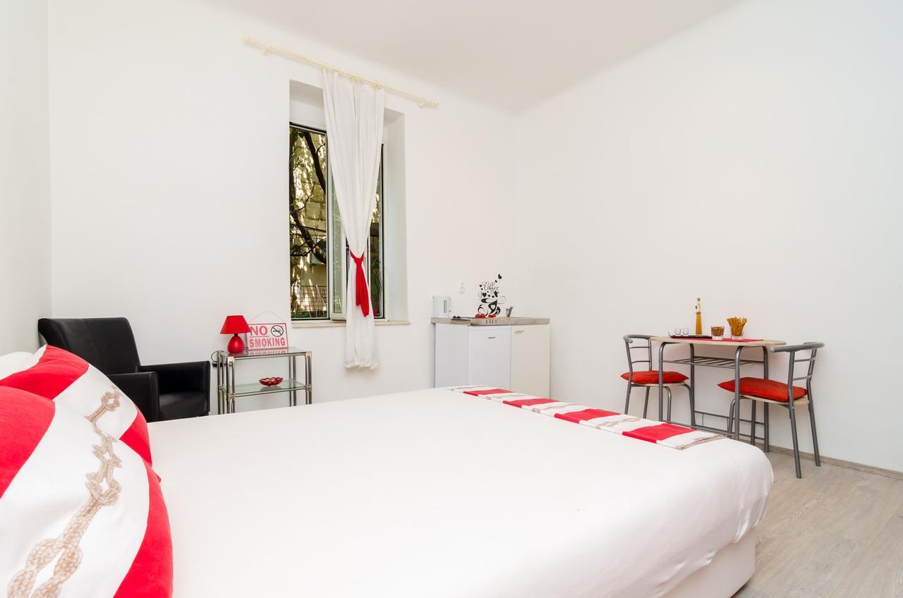 Apartment Caceris ดูบรอฟนิก ภายนอก รูปภาพ